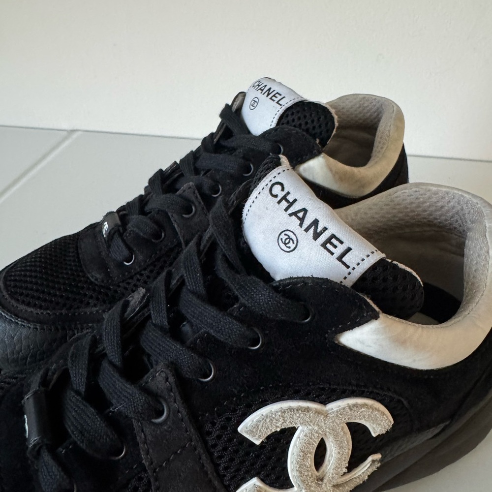 CHANEL Black and White CC Logo Athletic Sneakers SZ 39 - Picture 4 of 12
